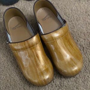 Snake skin danskos